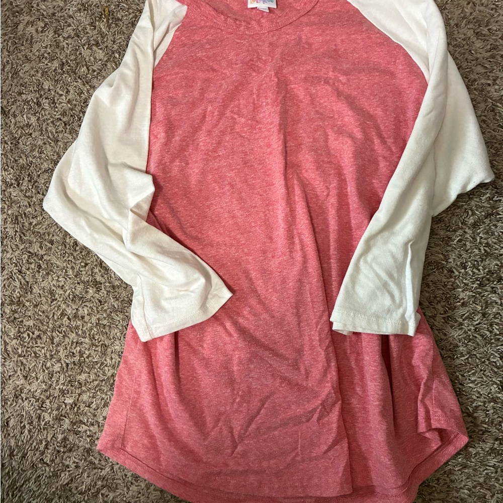 LuLaRoe Coral Heather Raglan Top with Cream Sleeves